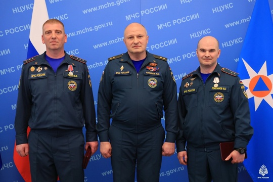 Медали за мужество карельским спасателям